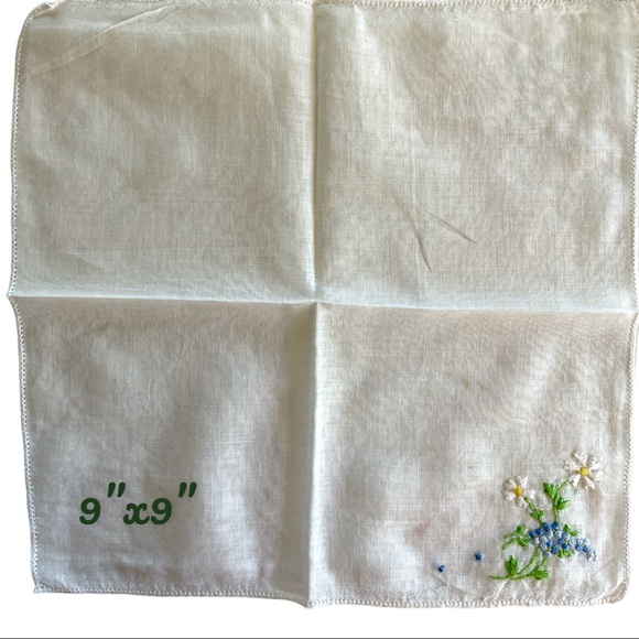 ⭐️Vintage 1950’s⭐️handkerchiefs 3 white cotton handmade embroidery flowers💐 - Picture 4 of 6